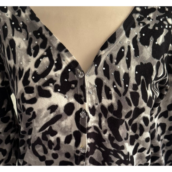 Relativity M Button Front Cardigan Sweater 3/4 Sleeve Bling Black Gray Print - Picture 2 of 9